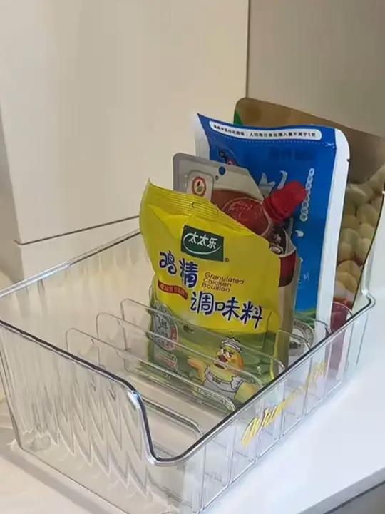 L袋装的各种调味料、小菜、榨菜、酵母等等,终于有地方安放了