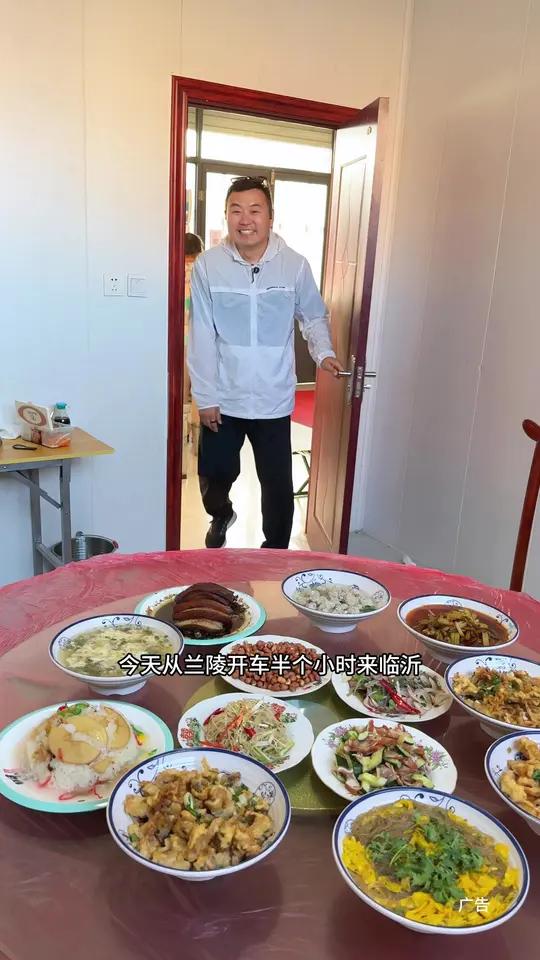 地方特色美食苍山八大碗，快来尝尝大席菜的味道，左下角地址下单