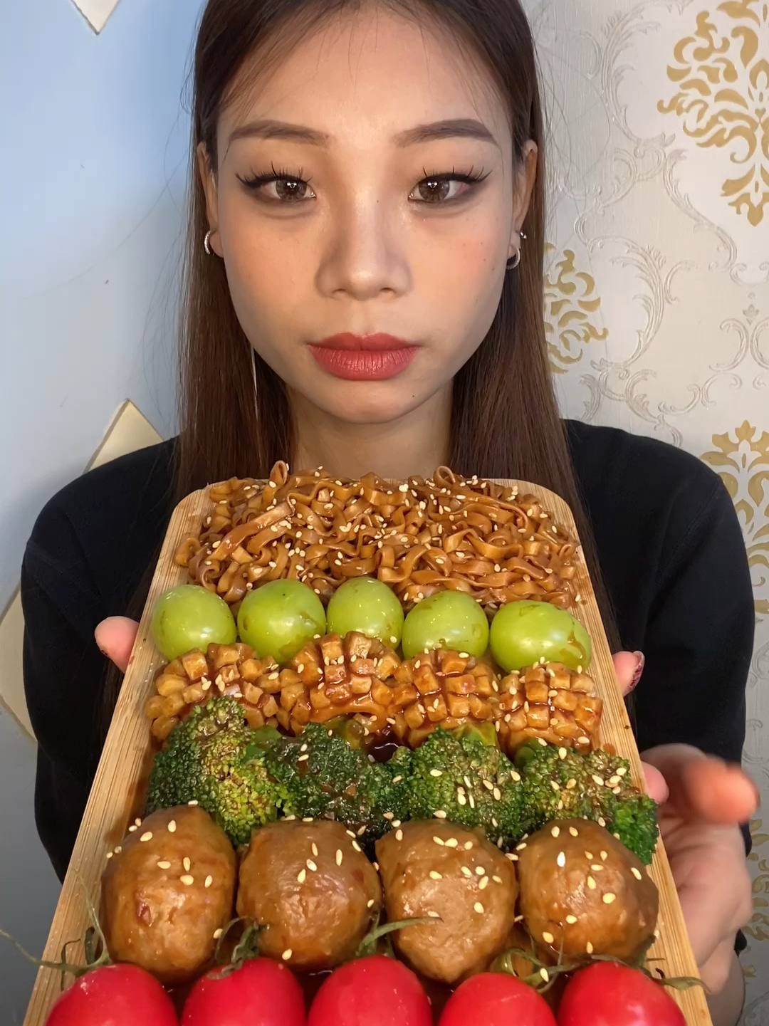 沉浸式火鸡面水果蔬菜美食拼盘