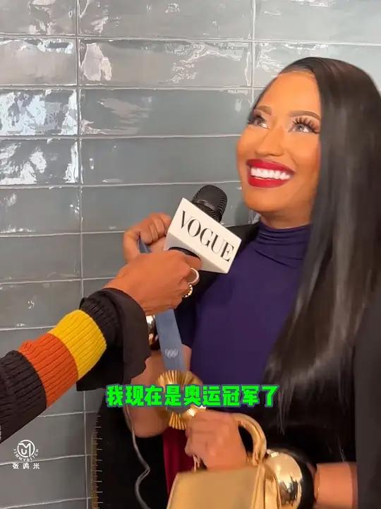 麻辣鸡表示,不管怎样不要忘记做真实的自己!麻辣鸡 nickiminaj