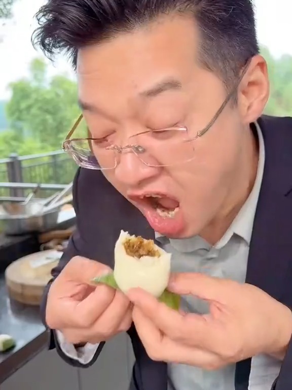 婆娘煮面，丈母娘种豌豆尖，自贡大头菜配成都面条超棒！