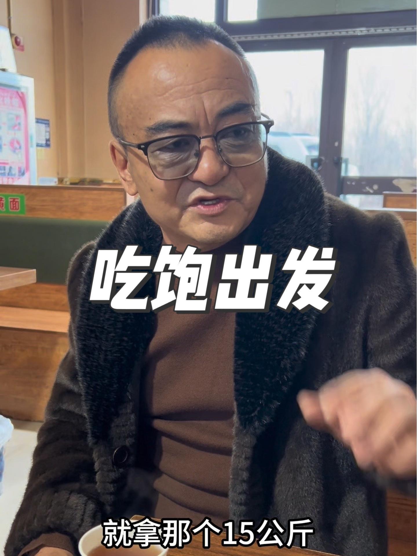 车队到了奇台 奇台一大怪大早上吃黄面烤肉,吃完接着出发 百姓生活 街头小吃 大件运输