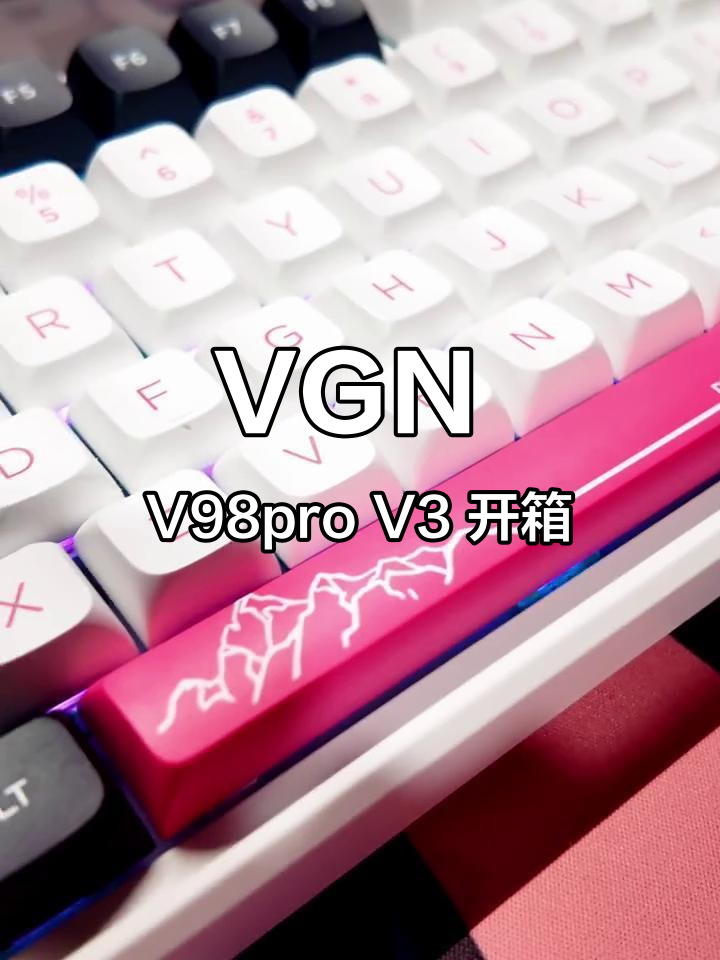 草莓熊V3机械键盘开箱,黛玉轴与大师级主控的完美搭配