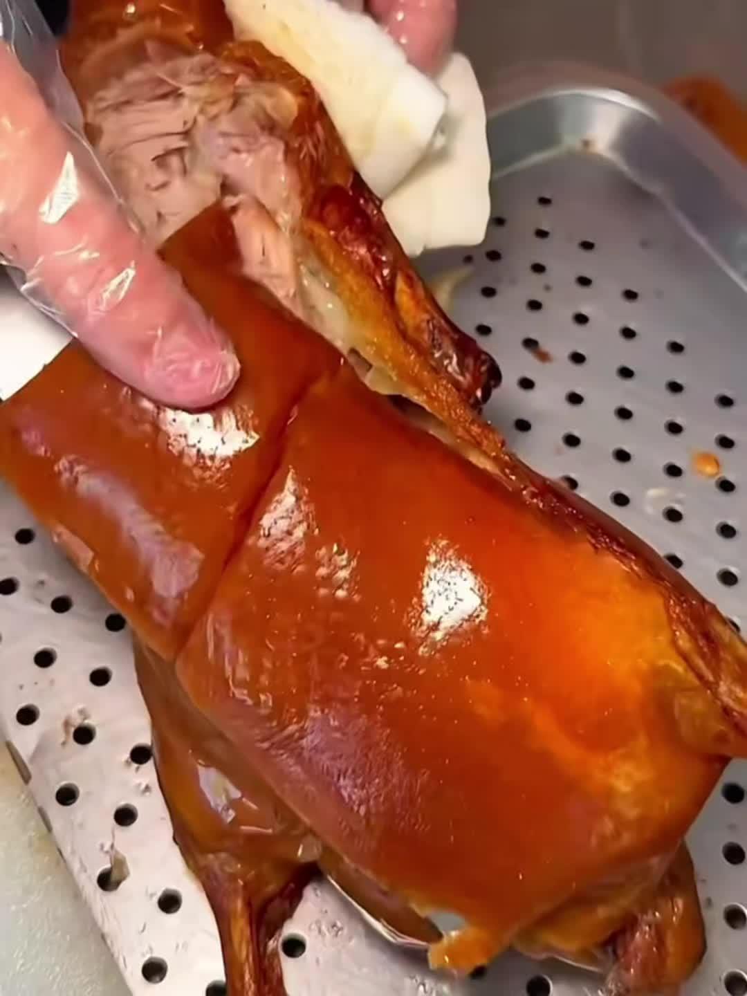 奖励你的好朋友请你吃北京片皮烤鸭。北京片皮烤鸭 片皮烤鸭 寻味烟火气