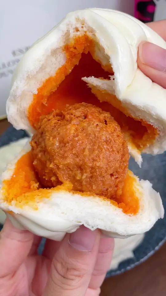 这个 食者道家奥尔良鸡肉包子可太好吃了!一打开香味扑鼻,蓬松鲜软,肉香四溢,皮薄馅大又多汁