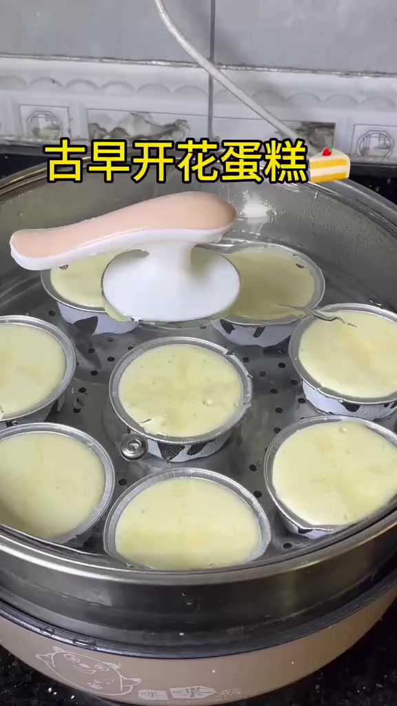 第一次做古早开花蛋糕 鸡蛋+面粉+白糖+牛奶就可以做