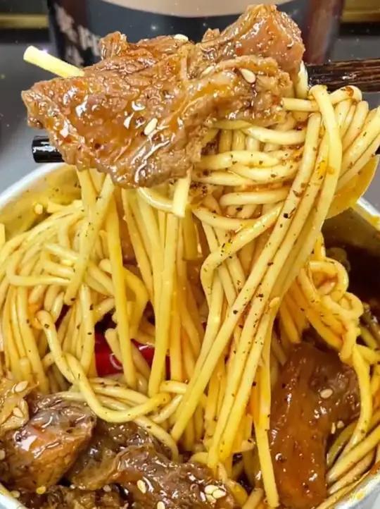 牛肉面,还是得吃大块牛肉的,太香了!牛肉面牛肉泡面制作过程泡面x