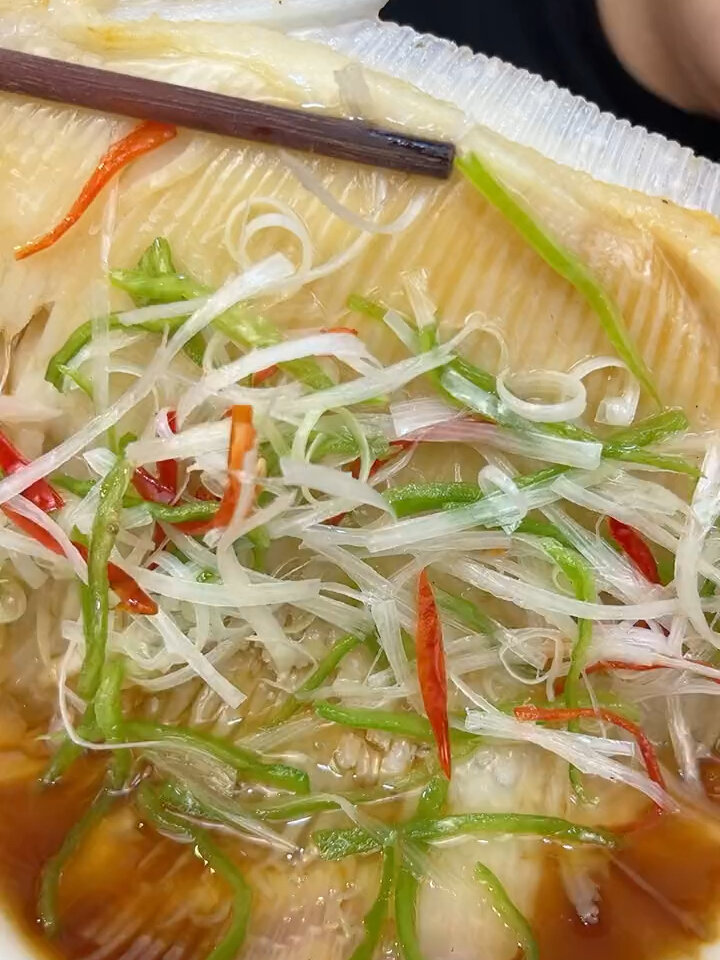 刚刚做好了一盘鳐鱼翅味道好极了