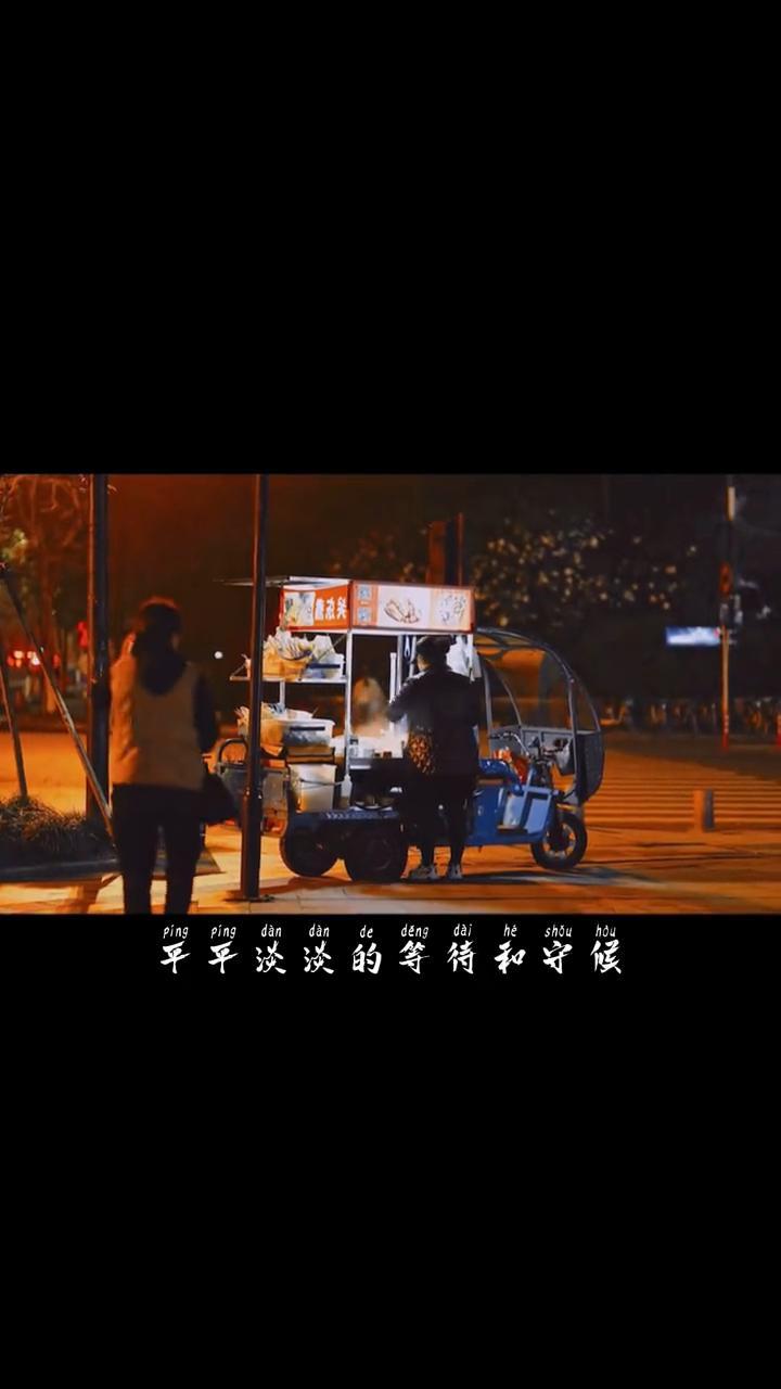 “人间烟火,最抚凡人心” 汪曾祺说:“四方食事,不过一碗人间烟火”。长大后才理解,一碗热汤
