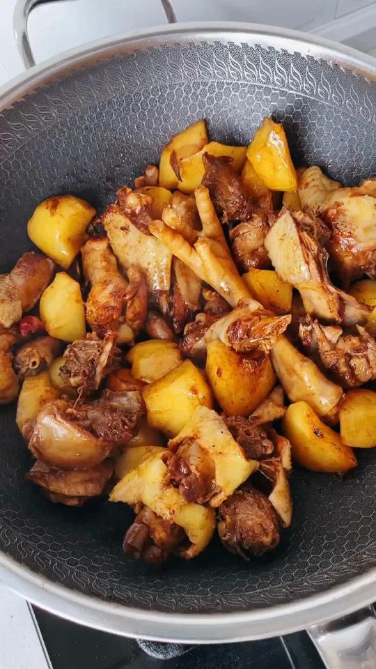 小鸡炖土豆像我这样做,保证你家米饭不够吃