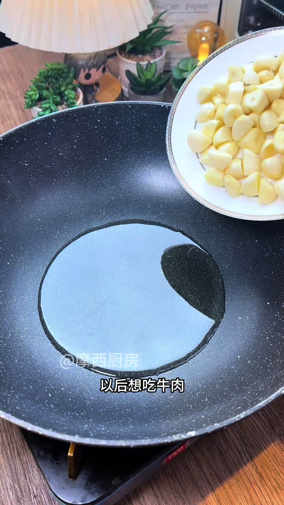 新年第一顿美食 以后想吃牛肉,不要总是红烧和清炖了,在家做和外面餐厅一样好吃的黑椒牛肉粒,