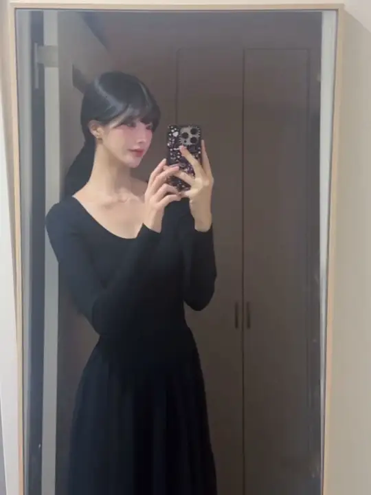 如何用言语形容这绝美的黑色系对镜拍?