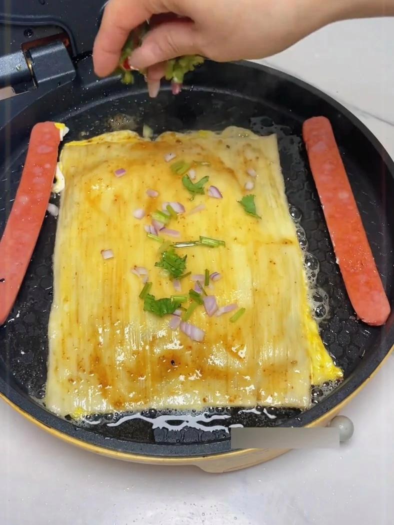 香喷喷的街边小吃烤冷面 东北烤冷面做法、家常烤冷面如何做、街边小吃