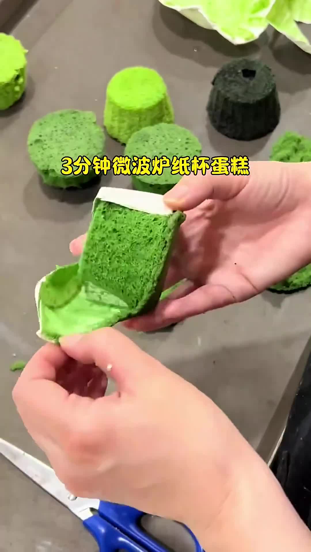 3分钟用微波炉做纸杯蛋糕，可用于装饰甜品！