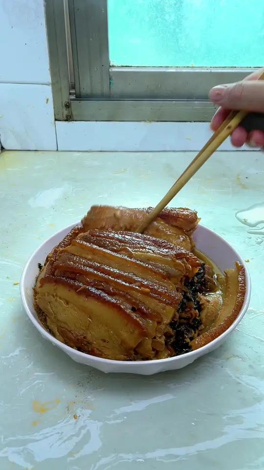 这个梅干菜蒸肉太好吃了吧,比梅菜扣肉简单,超级下饭!