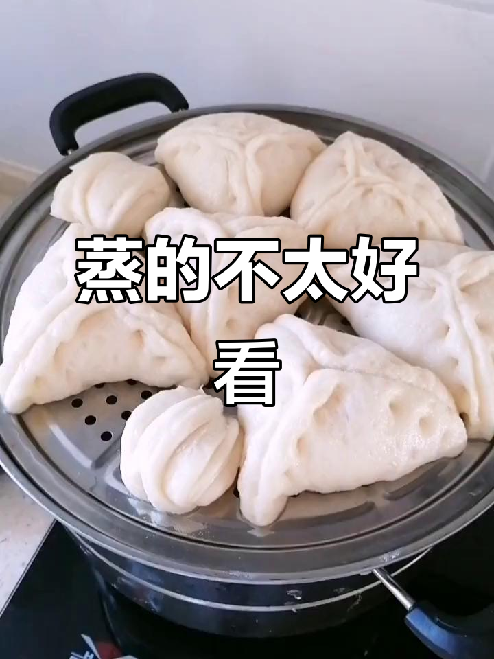 蒸的包子、饼和花卷,形状不太好但味道不错