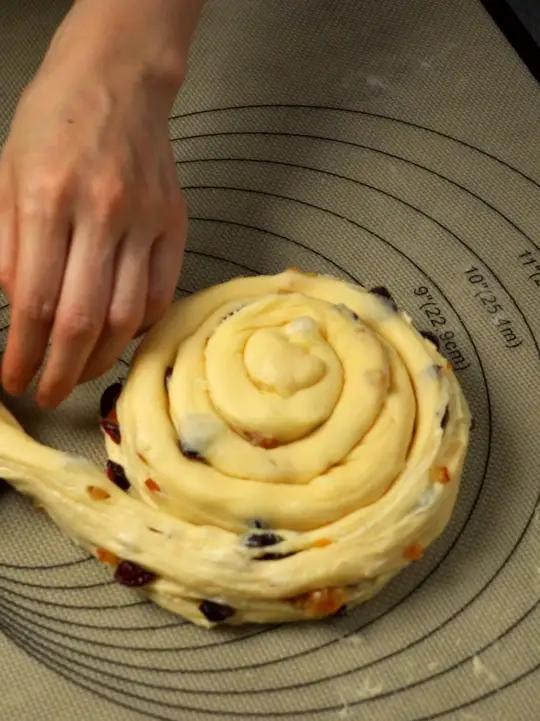 夏天这么做面包绝不失败 碗冰冻15分钟,冰牛奶105毫升  冷藏后的鸡蛋1个  白砂糖28