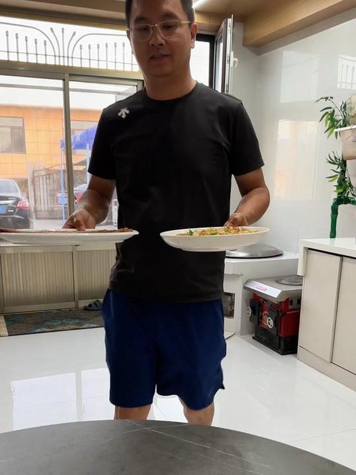 一家人都会做饭,日子幸福得没话说