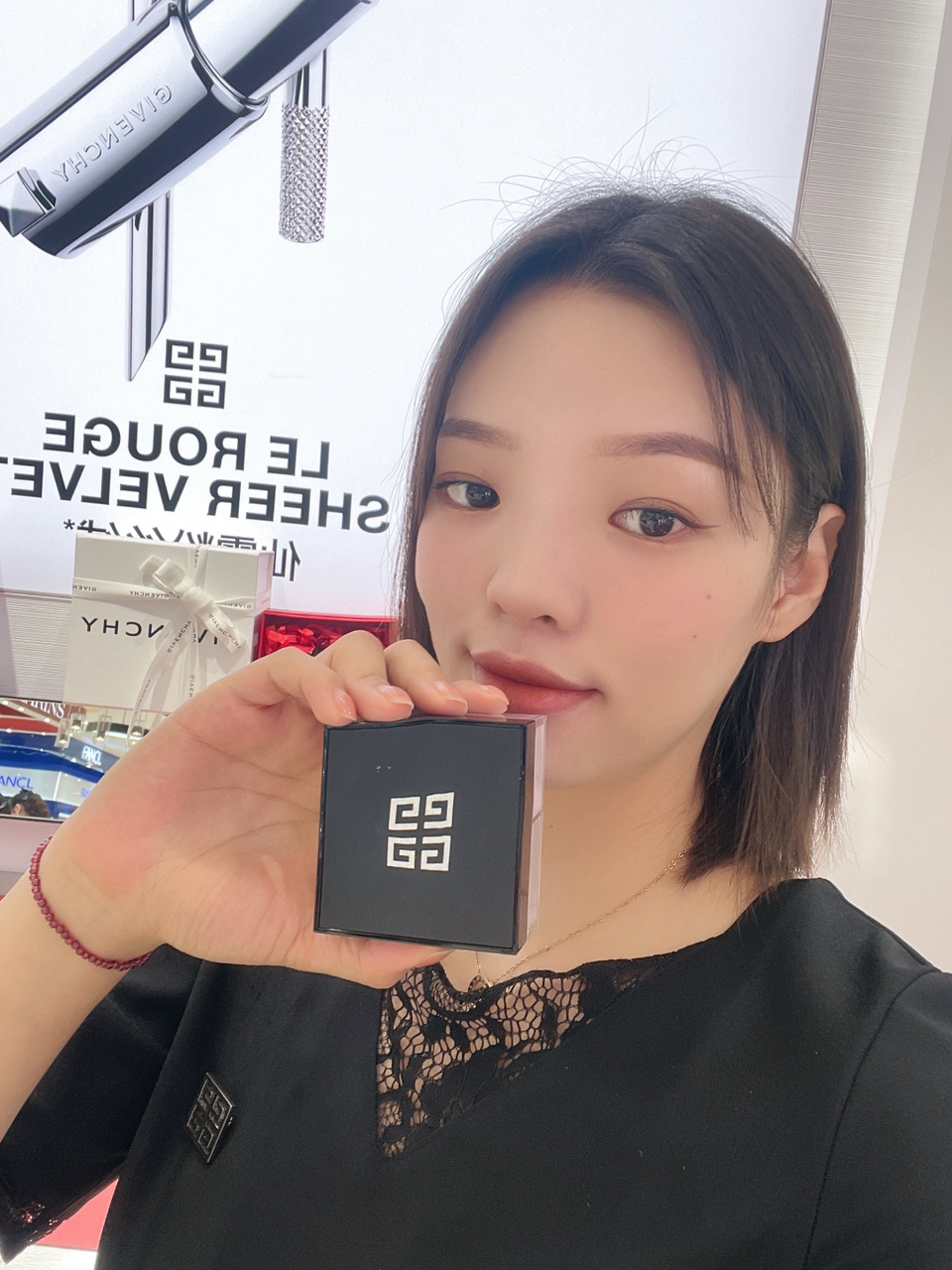 纪梵希-四宫格散粉的使用方法