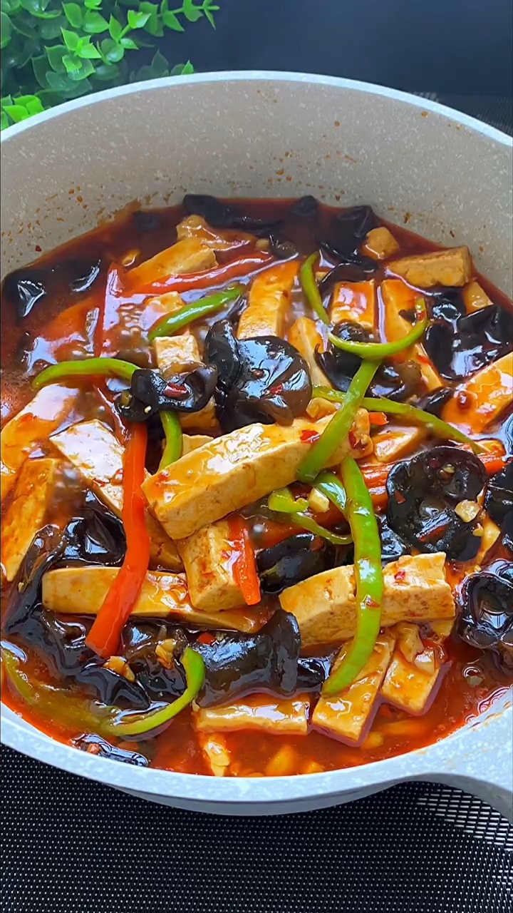 家常菜豆腐炒木耳 这个是最下米饭的菜