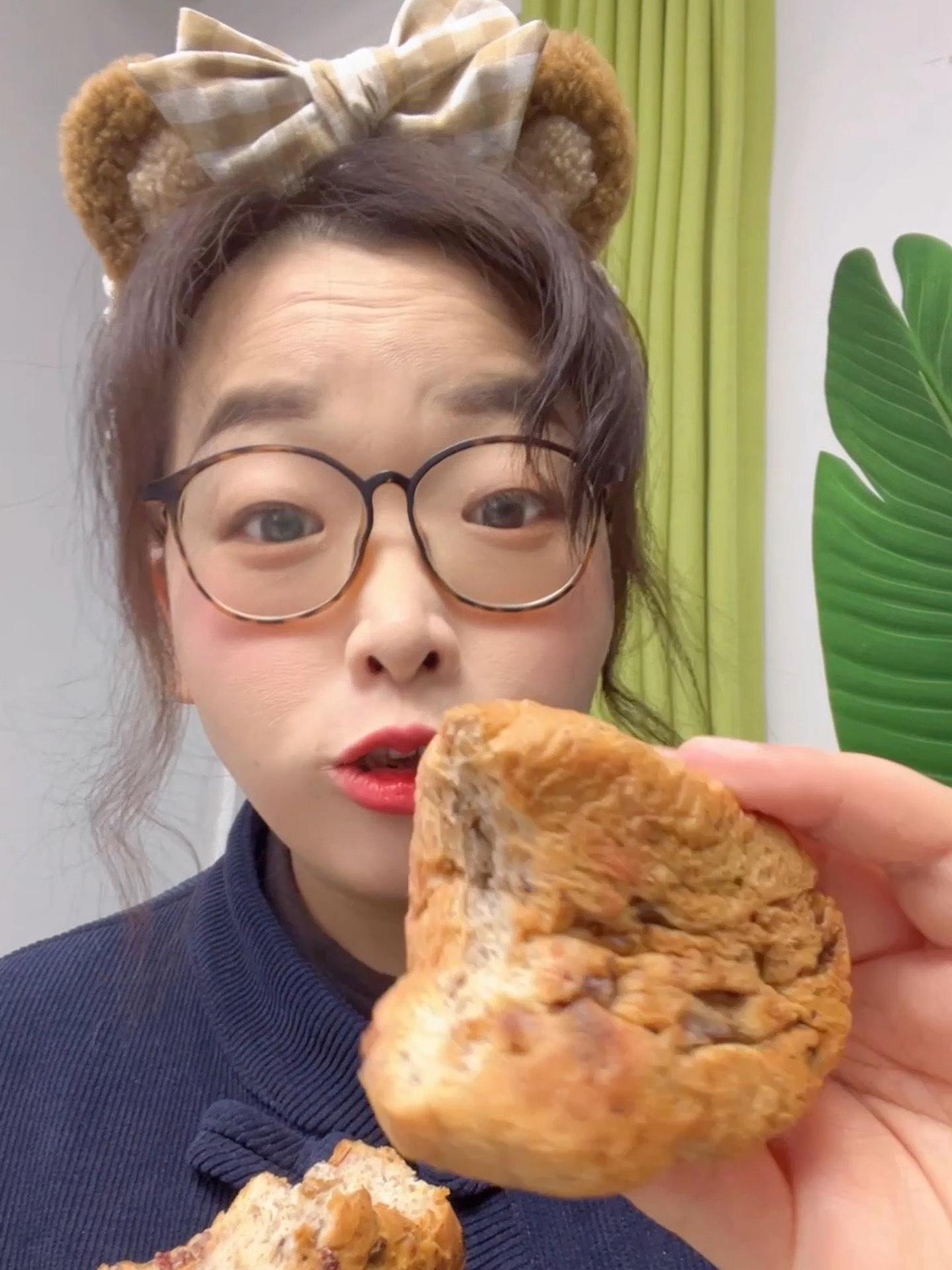 全麦面包 低卡美食 全麦欧包 主食 我又挖到一个超软超好吃的坚果面包!满满都是坚果,还是全
