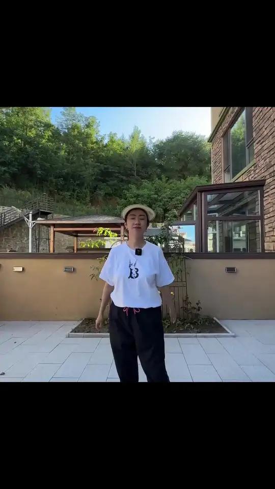 本溪一方心宿温泉小院超赞。现66平两室可住5 - 6人仅需329元,免费停车,有棋牌室和花