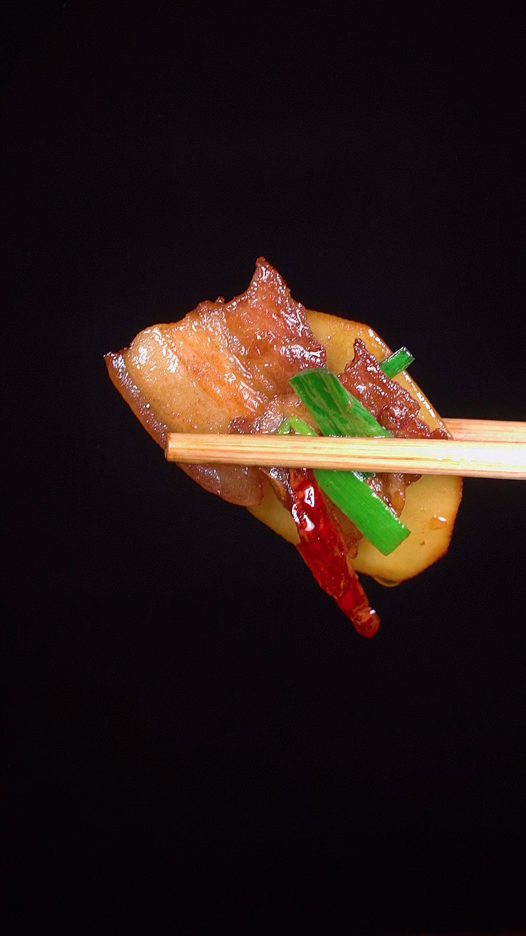 五花肉炒土豆片,非常好吃下饭!