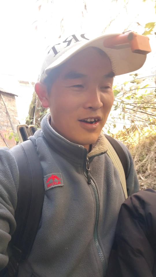 双个双个的来节奏感拉满原来钓鱼才是运动真实户外夜钓土鲫鱼