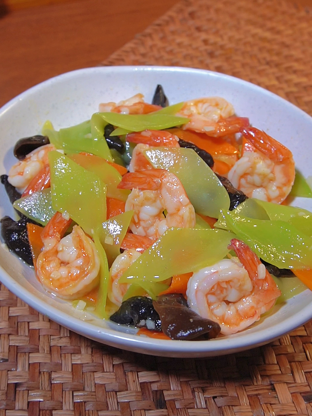 这道莴笋炒虾仁真的好适合这样的春天