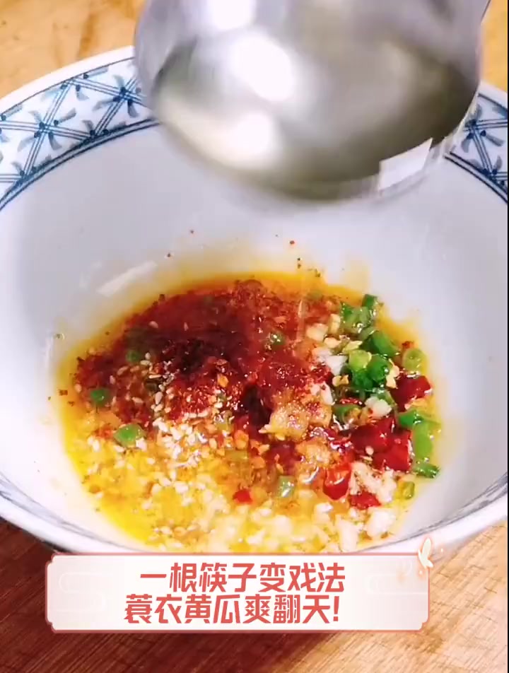 一根筷子变戏法,蓑衣黄瓜爽翻天!