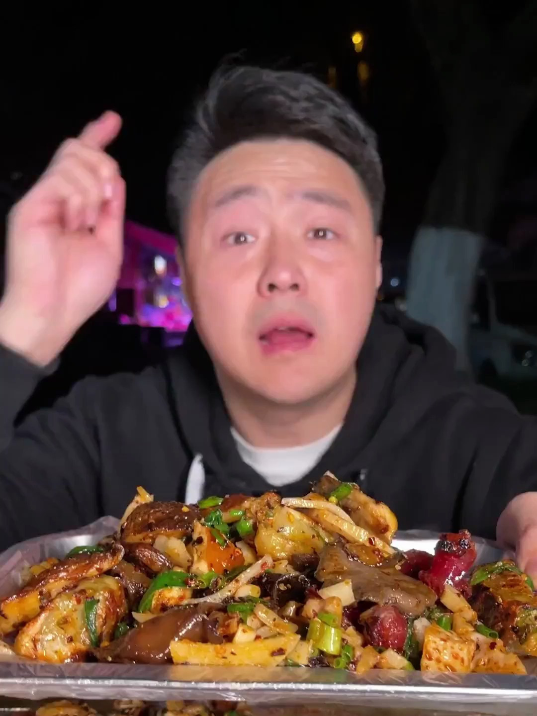 重庆烧烤的精髓先烤后拌，红油辣椒，泡姜泡辣椒，豆干苕皮年糕