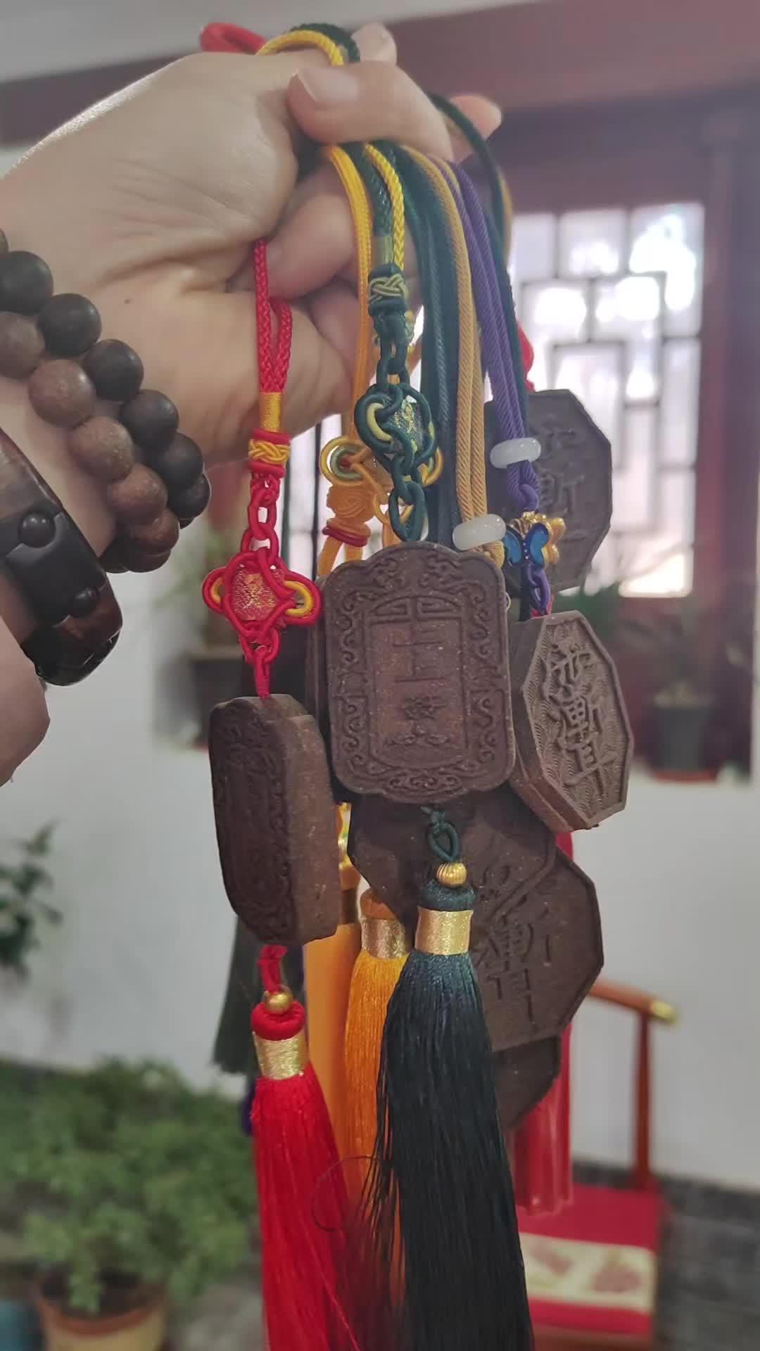 道家古法手作香牌你值得拥有～●佩戴香牌的意义和作用:○改善气味:香牌散发宜人香气,可净化空