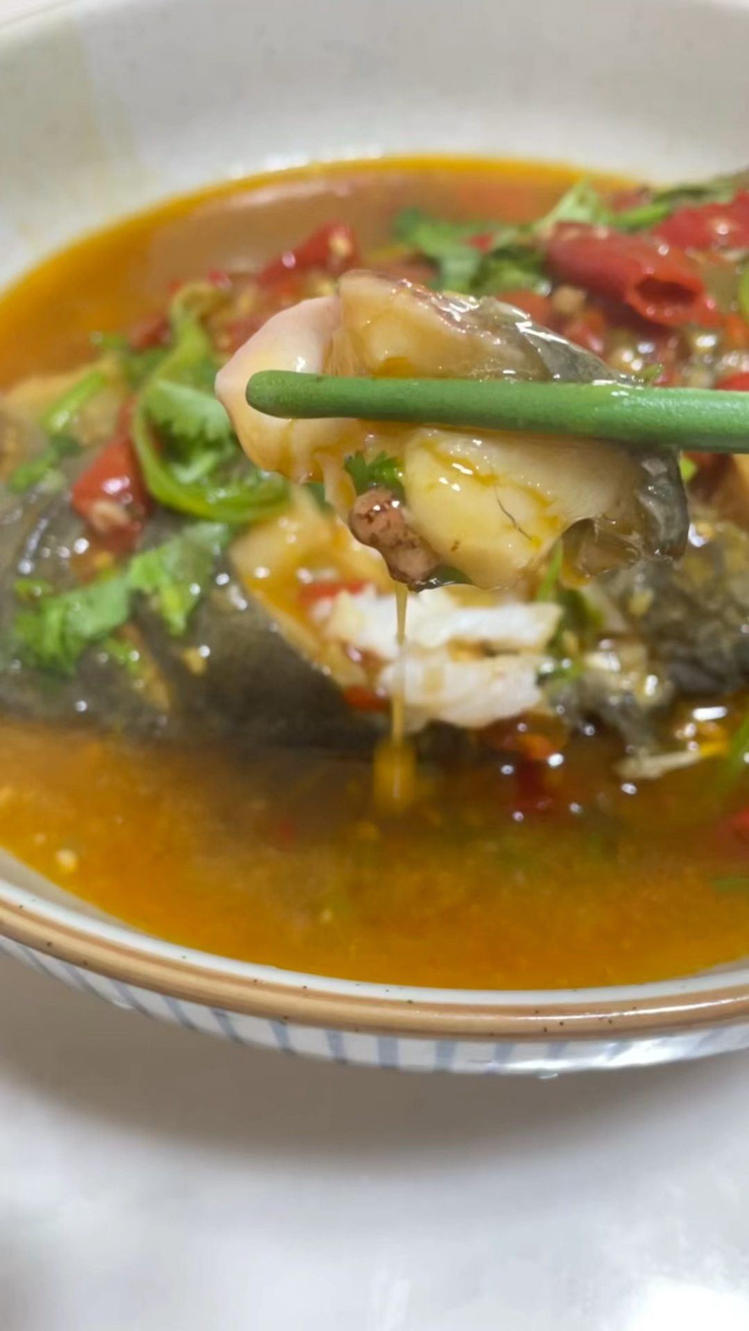 红烧裸斑鱼,留多一点汤汁第二顿煮菜吃!