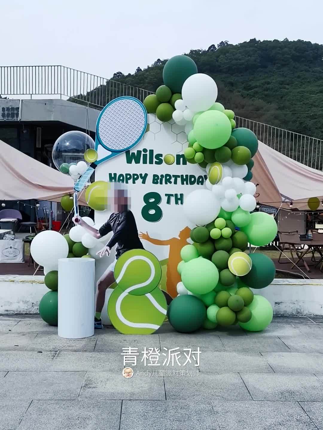 春天来啦!来一场户外的派对吧!春归大地,万物复苏,在户外公园里的草坪上组织生日派对,是一个