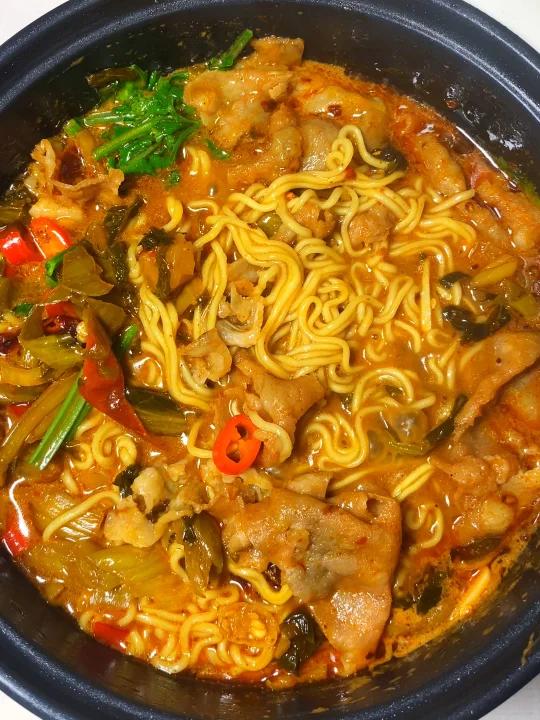 酸菜肥牛面|汤汁浓郁真的比泡面还要好吃