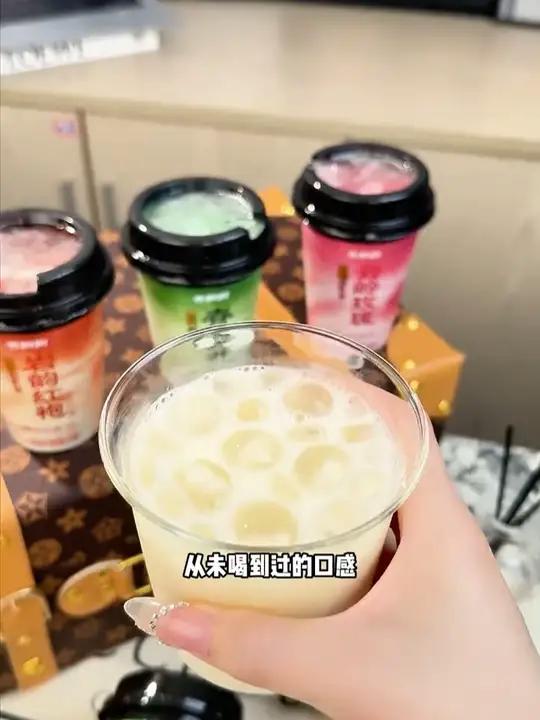 香飘飘真的太懂爱喝奶茶的女孩了,竟然新出了轻乳茶,好好喝#仙女爱喝的奶茶 #快冲这杯神仙饮