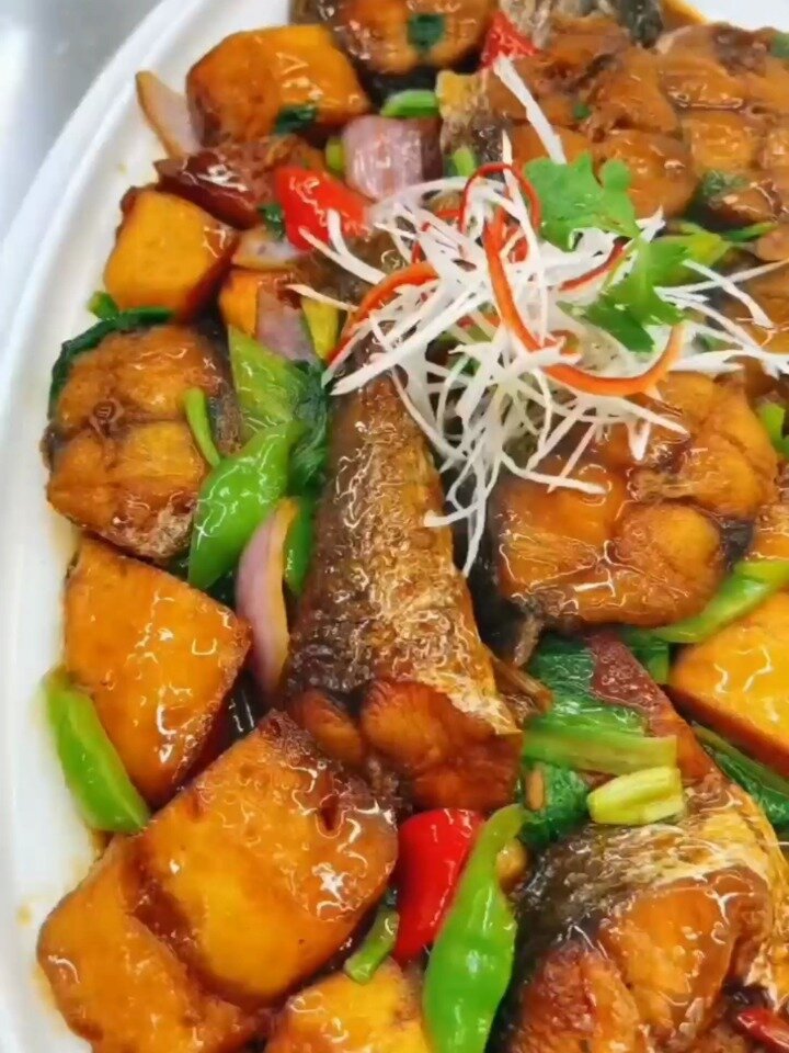 鲅鱼烩饼子 接地气的美食