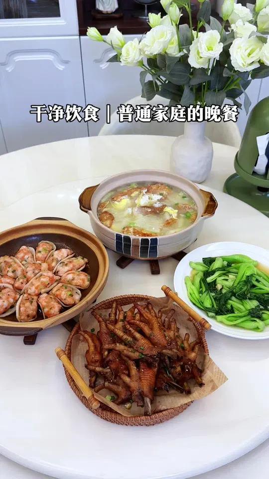 普通家庭的晚餐！今日食谱：莲藕酿虾滑｜香辣烤鸡爪｜清炒上海青｜冬瓜三鲜汤