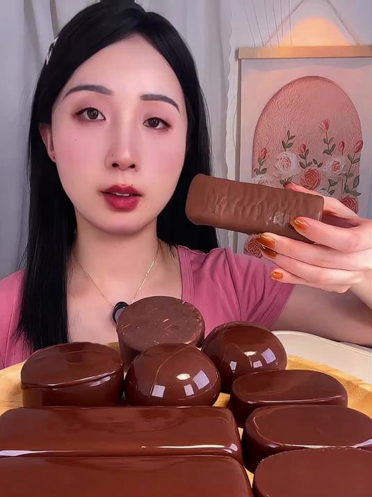 #北京范儿#脆爽巧克力冰淇淋!#巧克力冰淇淋##巧克力脆皮#