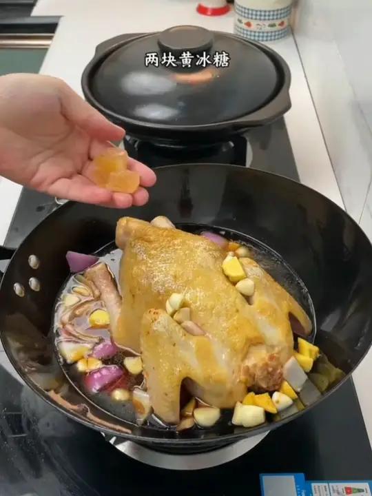 正月初八下饭菜,铁锅炒菜真香!肥鸡,拆骨肉,青椒炒皮蛋