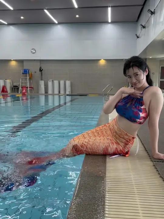 今天星城游泳健身包个场,拍一组美人鱼水下视频。我老公说我是胖胖鱼,气死我了 水下摄影美人鱼