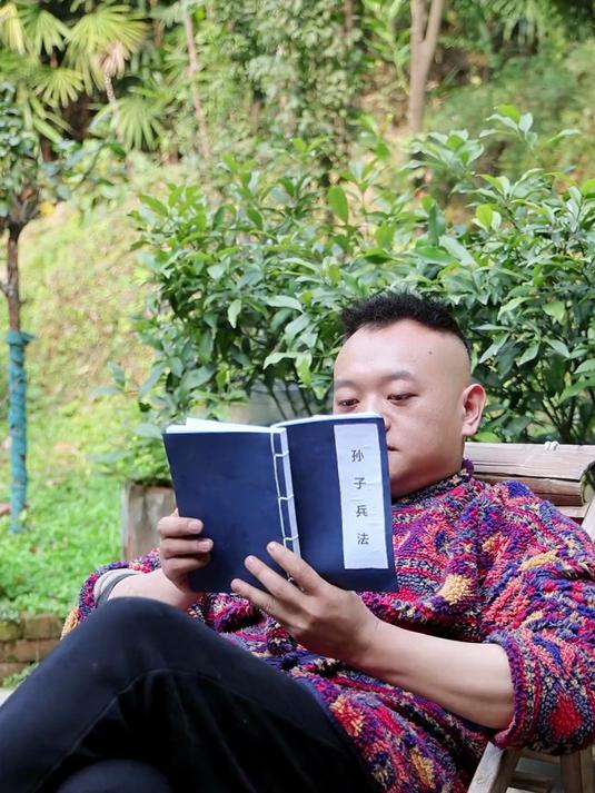 周二娃弄了一条四五十斤的大鱼来，今天做个叫花鱼