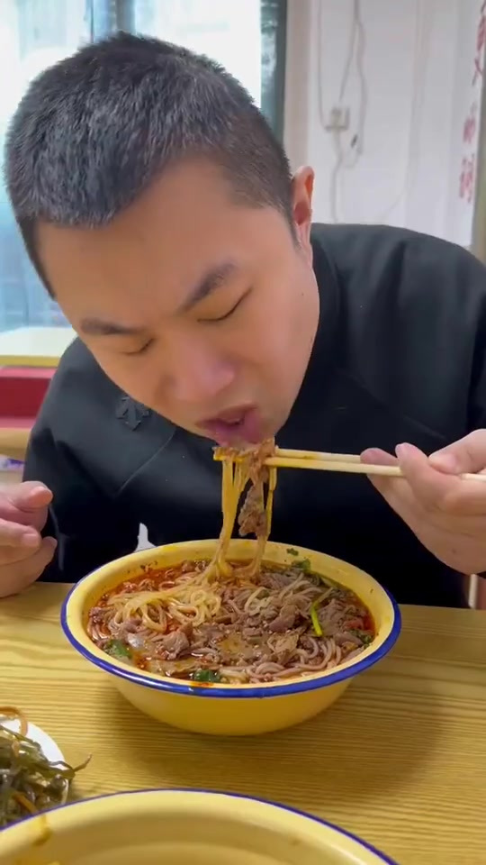朋友推荐的肉酱米线,真的嘎嘎香,没想到哈尔滨也能吃到这口了