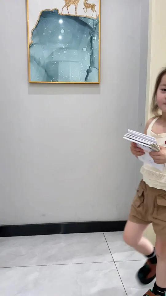 家里有上幼儿园的小朋友,一定要给它准备一个这样的姓名印章,轻轻一按就可以把宝贝要带去学校的