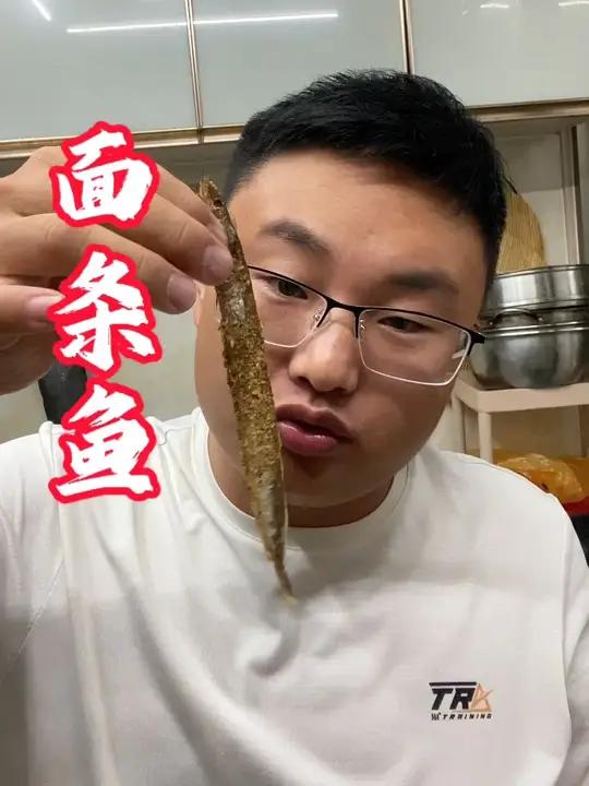 面条鱼做法,沙里钻,银针鱼,这么大的确实少见,不用处理内脏,不用吐刺,像吃面条一样 海鲜