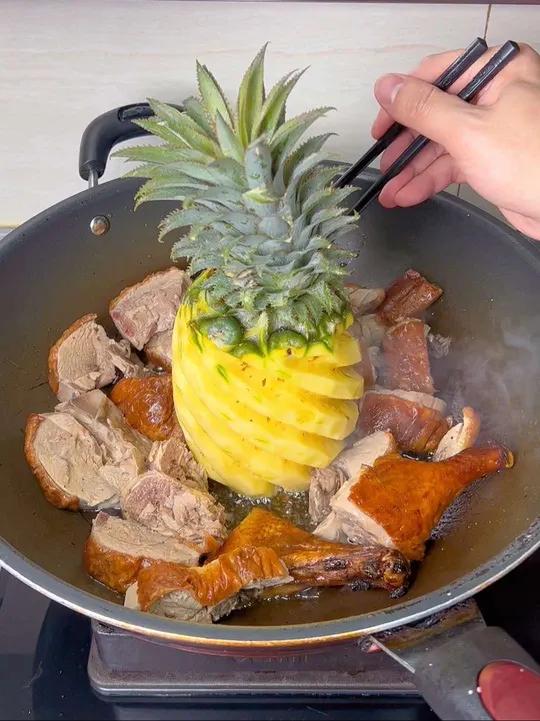 幸福有很多种,有人给你做菠萝焖烧鸭也是一种