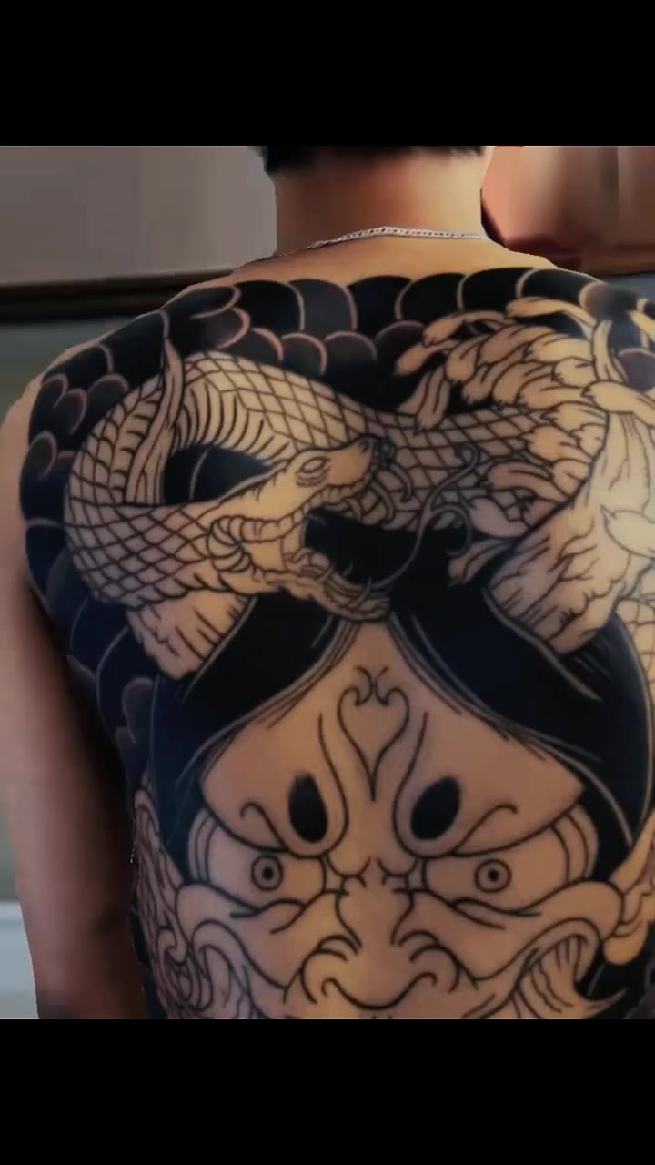 老传统般若满背纹身