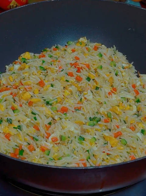 美食武汉「女生为男友做蛋炒饭半碗都是油,那么到底该怎么做蛋炒饭呢「疑问」」超级简单的蛋炒饭