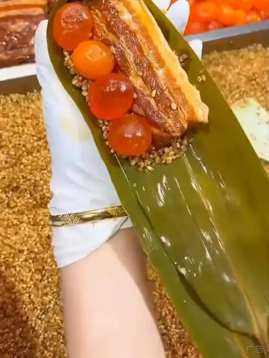 咸鸭蛋黄 吃起来咸香入味,个个起沙绵密,端午节不管是拿来包粽子吃,还是做烘焙都是巨巨好吃 