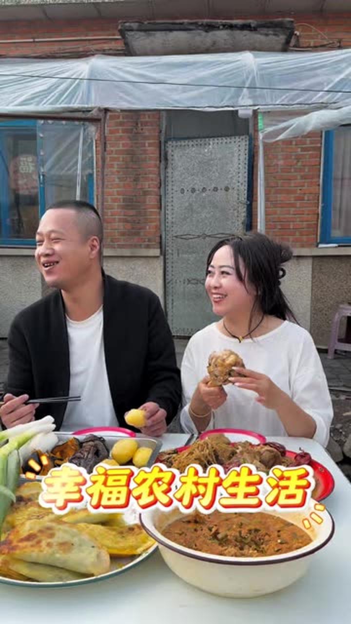 大骨头炖冻豆腐，蒸鸡蛋酱蘸五样